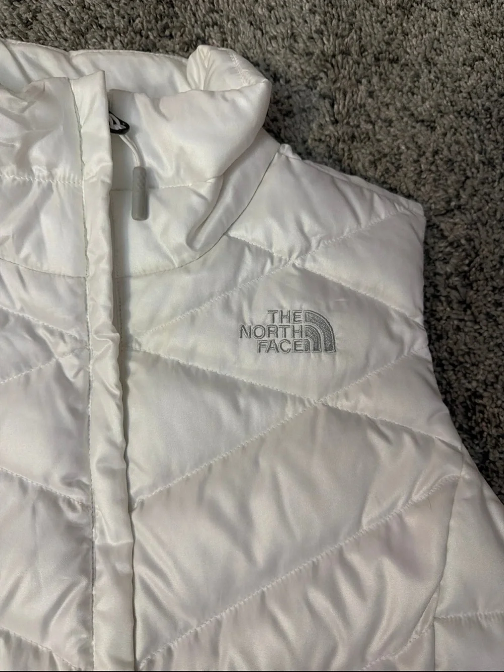 The North Face White Women's Quilted Puffer Vest - Picture 2 of 4